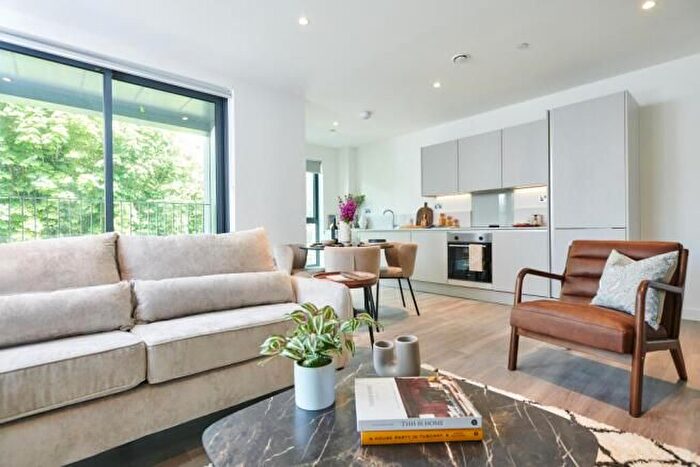 2 Bedroom Flat To Rent In Station View, Guildford, GU1