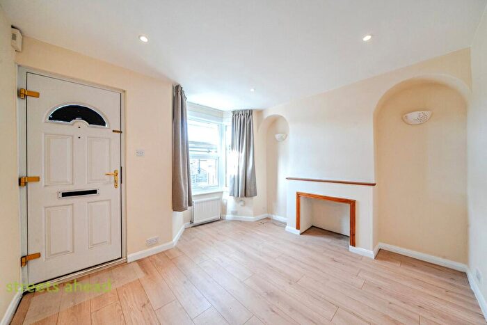 2 Bedroom End Of Terrace House To Rent In St. Peters Street, South Croydon, CR2