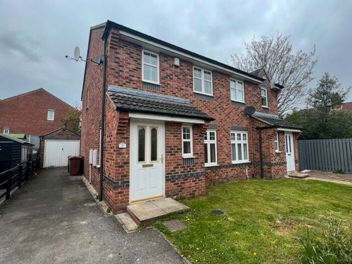 3 Bedroom Semi-Detached House To Rent In Middleham Moor, Leeds, West Yorkshire, LS10
