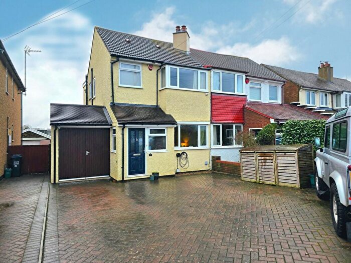 3 Bedroom Semi-Detached House For Sale In Brocket Road, Welwyn Garden City, AL8