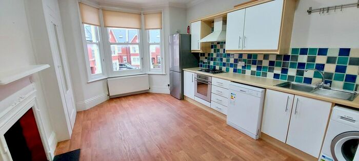 2 Bedroom Flat To Rent In Thorney Hedge Road, London, W4