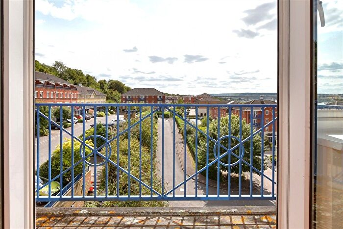 2 Bedroom Flat For Sale In Florin Drive, Rochester, Kent, ME1