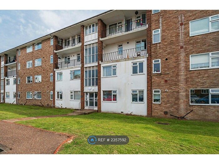 2 Bedroom Maisonette To Rent In Meadway Court, Southwick, Brighton, BN42