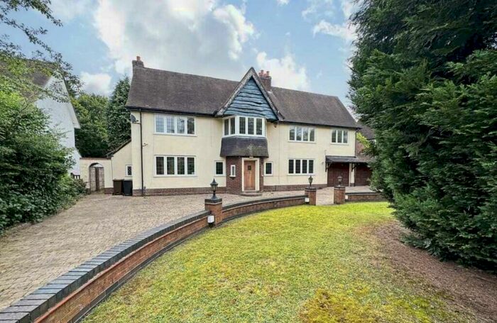 4 Bedroom Detached House To Rent In Warwick Road, Solihull, B91