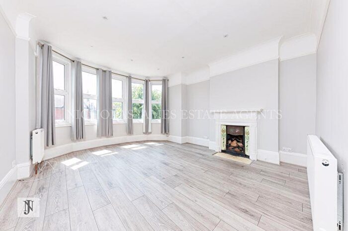5 Bedroom Flat To Rent In The Mall, Southgate, London, N14
