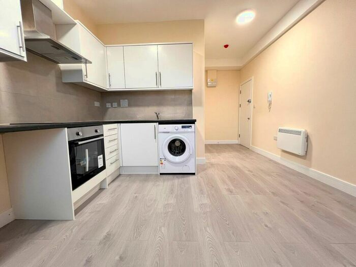 Apartment To Rent In Dalton Street, London, SE27