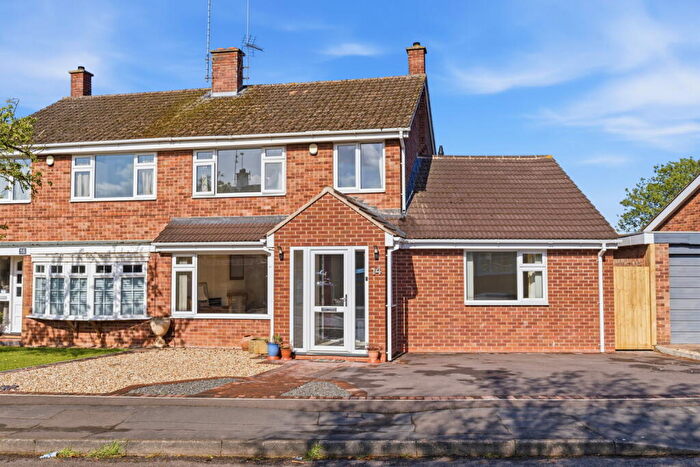 4 Bedroom Semi Detached House For Sale In Vicarage Lane, Radcliffe-on-Trent, NG12