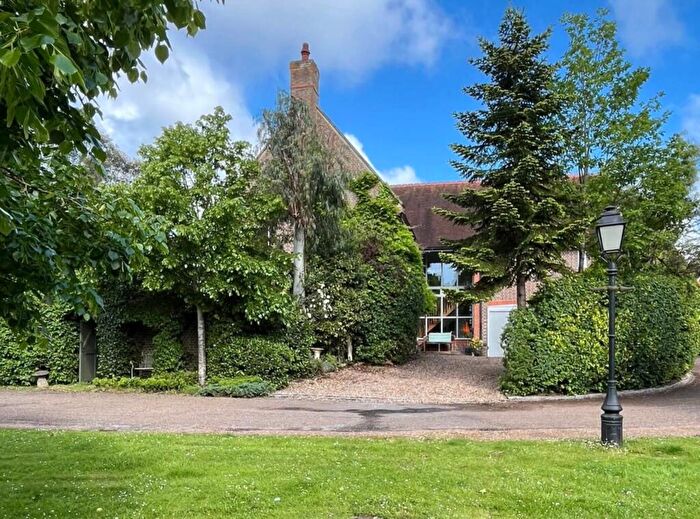 4 Bedroom Detached House For Sale In Hazel Grove, Kingwood, RG9