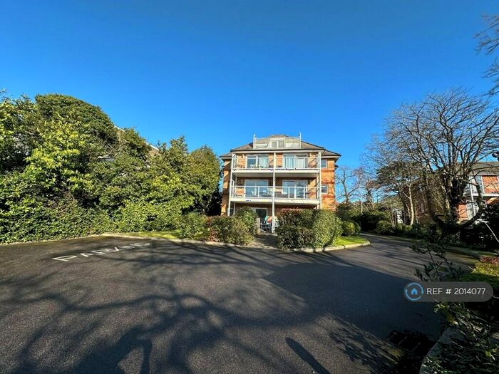 2 Bedroom Flat To Rent In Park Court, Poole, BH14
