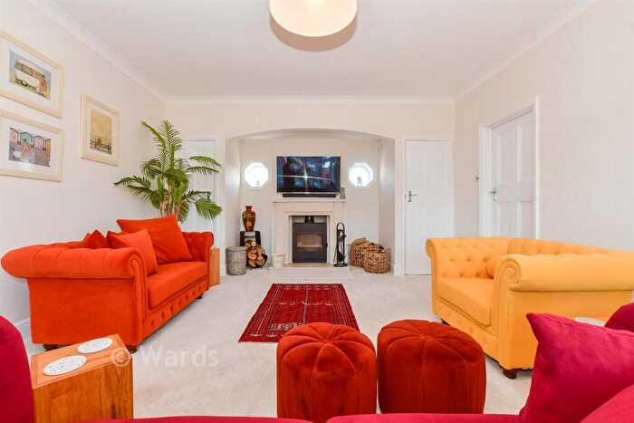 5 Bedroom Chalet For Sale In Grenham Bay Avenue, Minnis Bay, Birchington, Kent, CT7