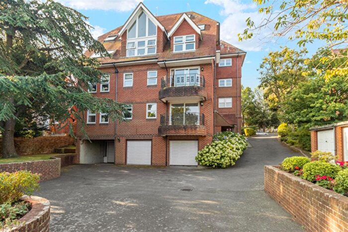 3 Bedroom Flat For Sale In St. Johns Road, Meads, Eastbourne, BN20