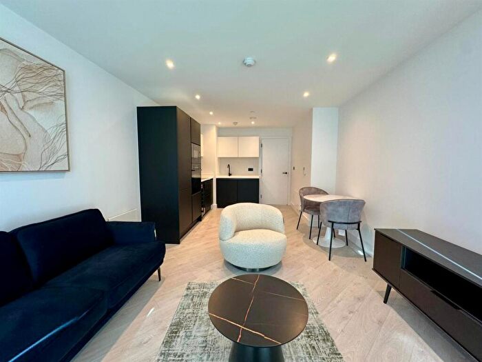 Apartment To Rent In Trinity Way, Manchester, M3