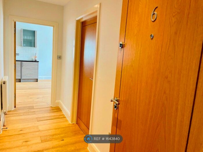 1 Bedroom Flat To Rent In Swakeleys Road, Uxbridge, UB10