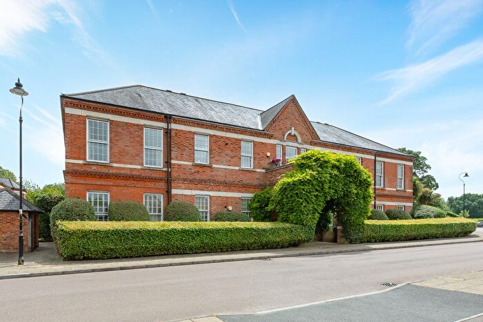 2 Bedroom Flat For Sale In Netherne-On-The-Hill, Surrey, CR5