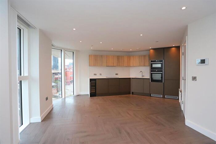 2 Bedroom Apartment For Sale In Castle Wharf, Castlefield, M15