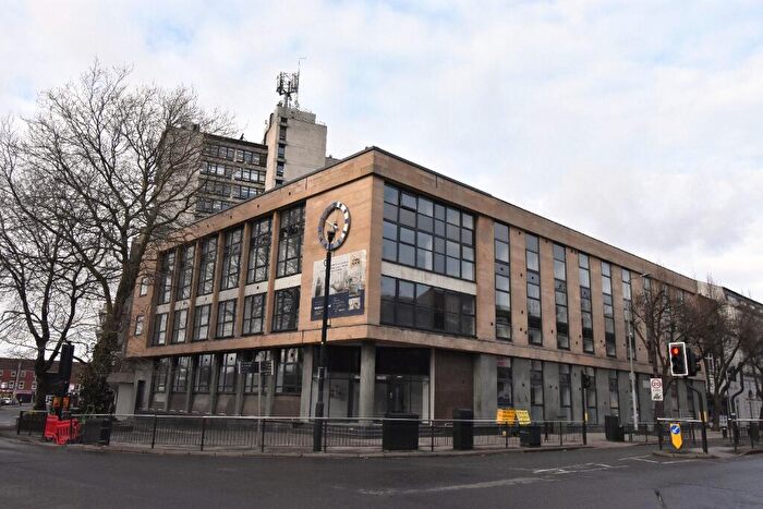 2 Bedroom Flat To Rent In - George Street, Hull, HU1