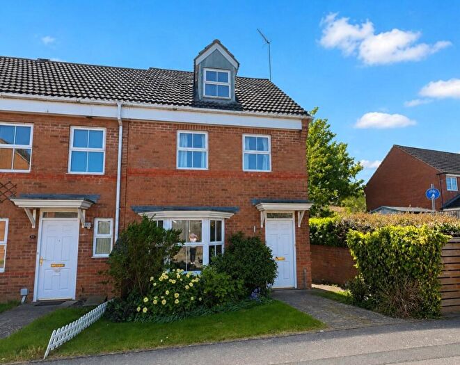 3 Bedroom End Of Terrace House For Sale In Treefields, Buckingham, Buckinghamshire, MK18