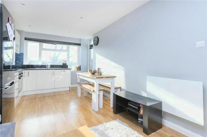 1 Bedroom Flat For Sale In Penrose Street, Walworth, London, SE17