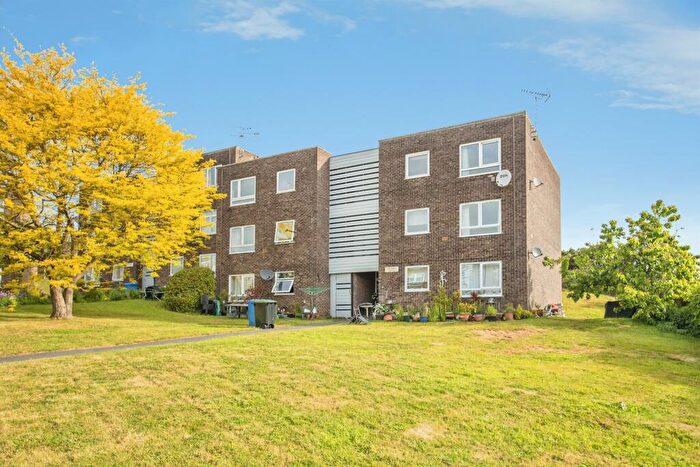 2 Bedroom Flat For Sale In Hale Close, Ipswich, IP2