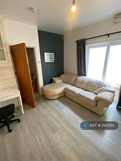 2 Bedroom Flat To Rent In Whitchurch Road, Cardiff, CF14