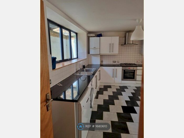 5 Bedroom Detached House To Rent In Brookfield Road, London, E9