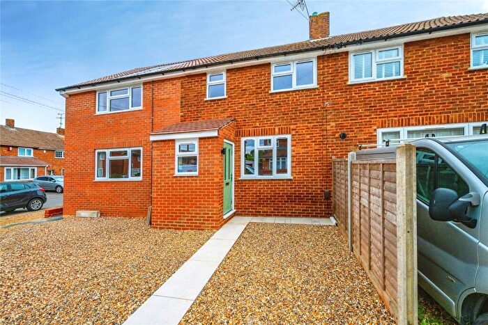 3 Bedroom Terraced House For Sale In Blackthorn Drive, Luton, Bedfordshire, LU2