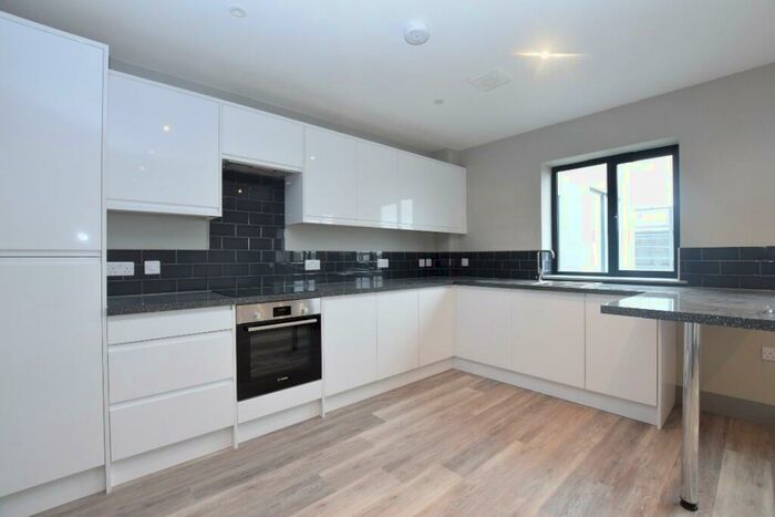 2 Bedroom Apartment To Rent In Greenford Road, Sutton, Surrey, SM1