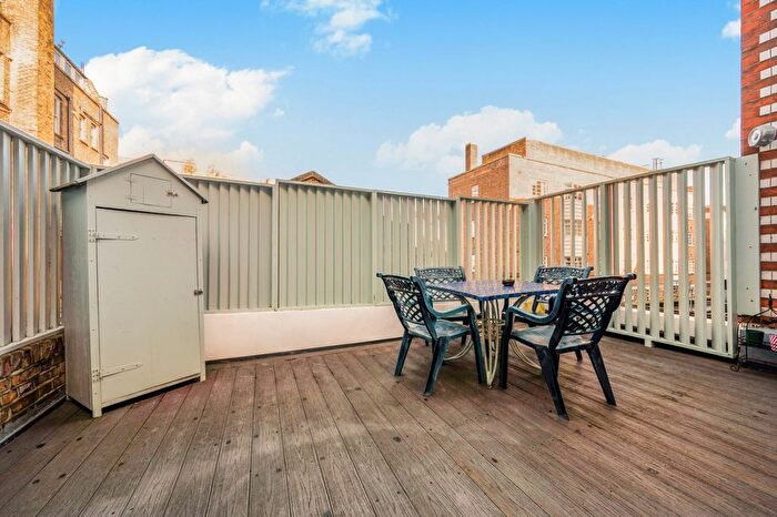 1 Bedroom Flat To Rent In Tavistock Place, St Pancras, WC1H