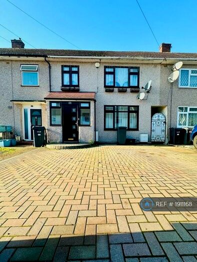 3 Bedroom Semi-Detached House To Rent In Fletcher Road, Chigwell, IG7