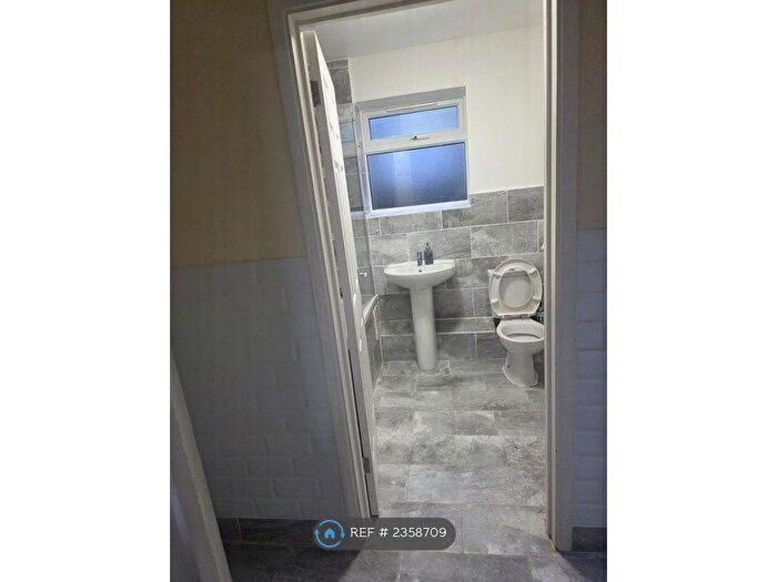 3 Bedroom Terraced House To Rent In Waghorn St, Chatham, ME4