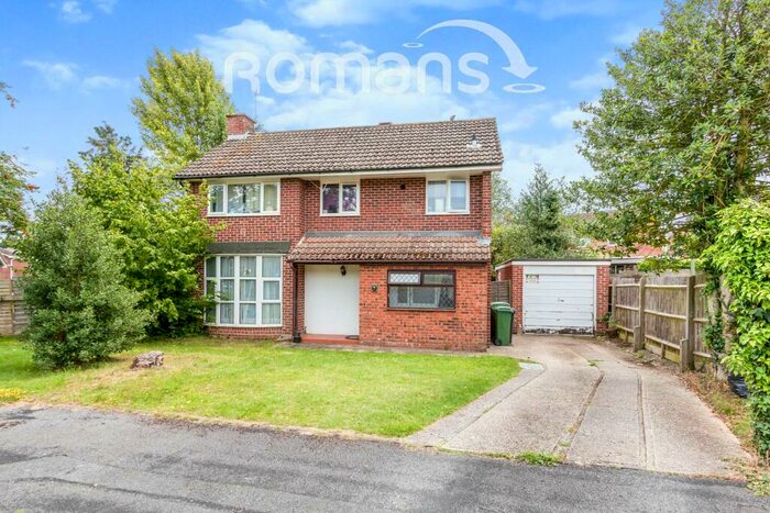 4 Bedroom Detached House To Rent In Kingfisher Close, RG22