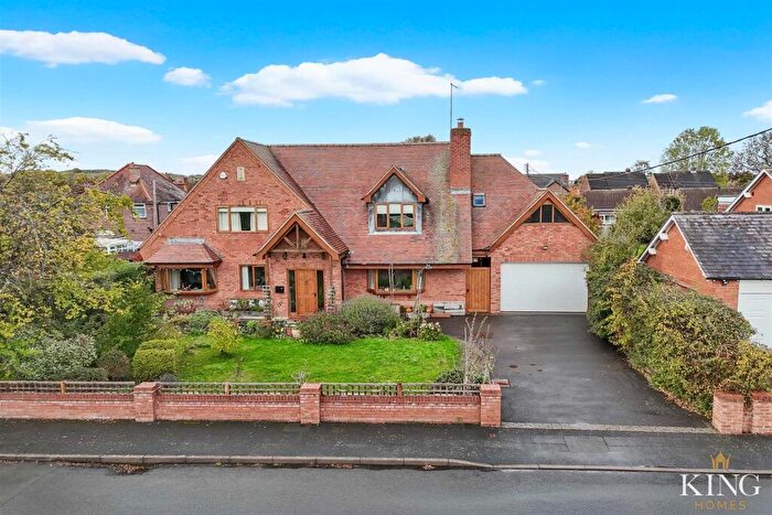 4 Bedroom Detached House For Sale In Holt Road, Studley, B80