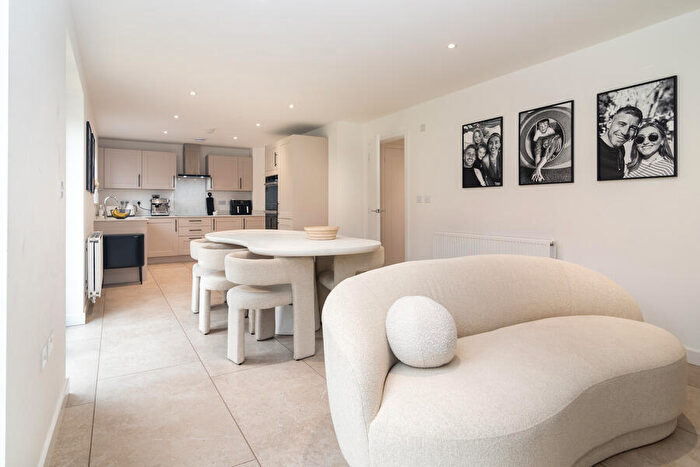 1 Bedroom Maisonette For Sale In Pontefract Lane, Newsam Green, Leeds, LS9