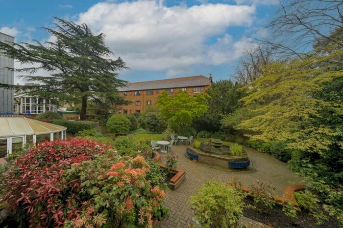 1 Bedroom Flat For Sale In Hornsey Lane, Highgate, N6
