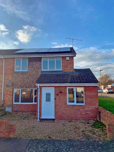 3 Bedroom Semi-Detached House To Rent In Harlech Road, Bedford, MK41