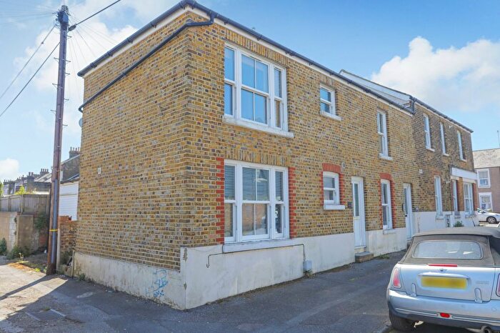 1 Bedroom Flat To Rent In Milton Avenue, Margate, Kent, CT9