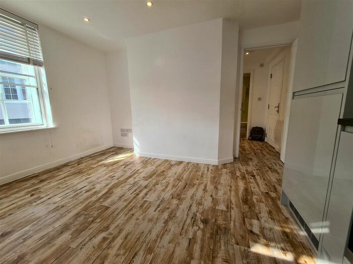 1 Bedroom Flat To Rent In Flat, High Street, Saffron Walden, CB10