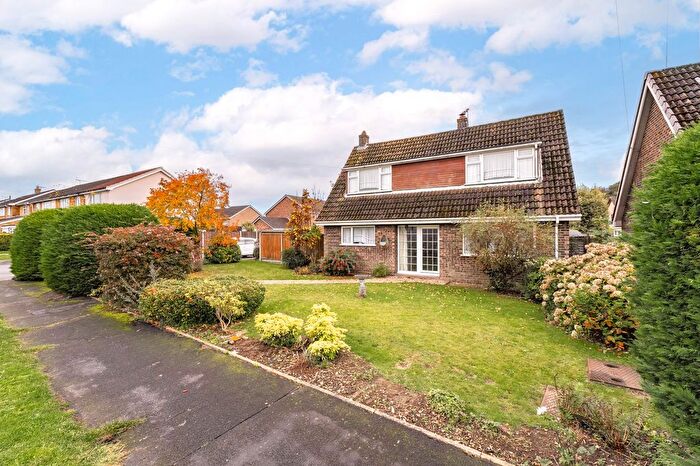 3 Bedroom Chalet For Sale In Middlemarch Road, Toftwood, NR19