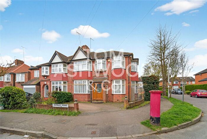 4 Bedroom Semi Detached House For Sale In Darnley Road, Woodford Green, IG8