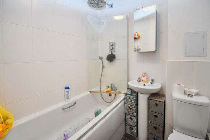 3 Bedroom Terraced House For Sale In Turnstone Drive, Scunthorpe, DN16