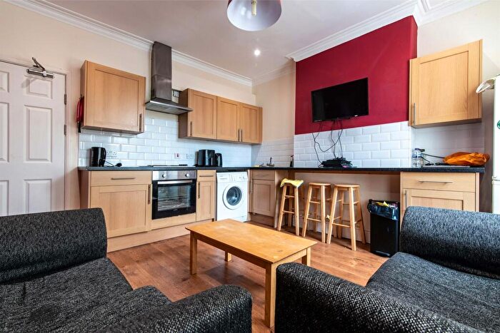 3 Bedroom Terraced House To Rent In Peveril Street, NG7