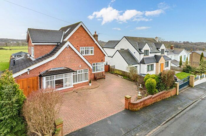 4 Bedroom Detached House For Sale In Dunstarn Gardens, Leeds, West Yorkshire, LS16