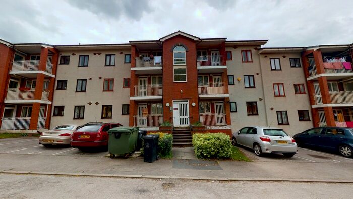2 Bedroom Flat To Rent In Regency Court, Girlington, Bradford, BD8