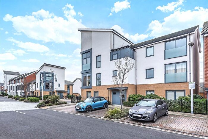 2 Bedroom Flat For Sale In Drake Way, Reading, Berkshire, RG2