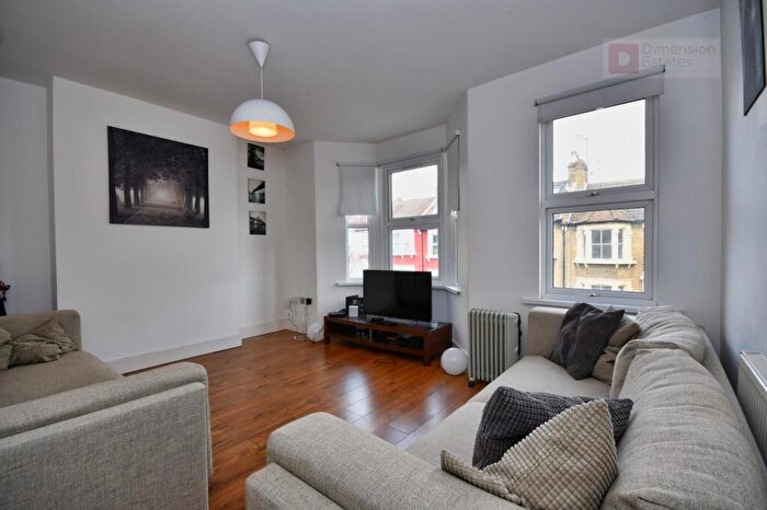 2 Bedroom Maisonette To Rent In Ashenden Road, Hackney, E5