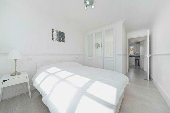 2 Bedroom Flat To Rent In Amhurst Walk, London, SE28