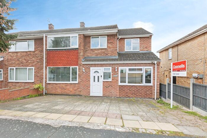 4 Bedroom Semi Detached House For Sale In Dovedale Road, Thurmaston, Leicester, LE4