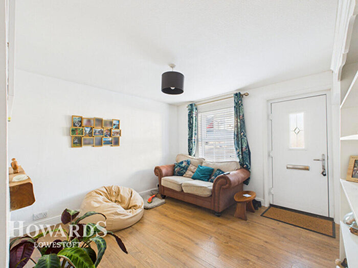 3 Bedroom Terraced House For Sale In Market Place, Kessingland, NR33