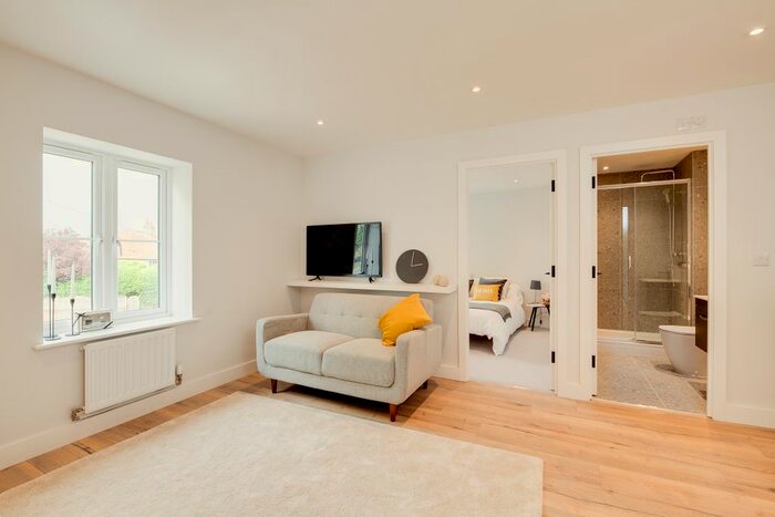 1 Bedroom Flat For Sale In Dunleys Hill, North Warnsborough, Hook, Hampshire, RG27