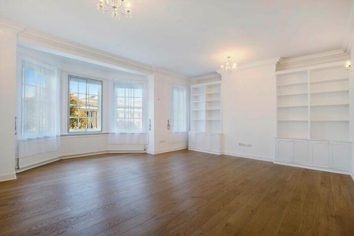 3 Bedroom Flat To Rent In Park Road, London, NW1